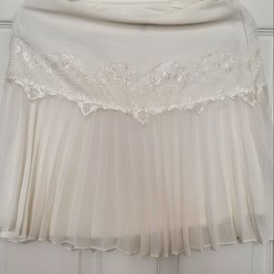 Pleated ivory skirt